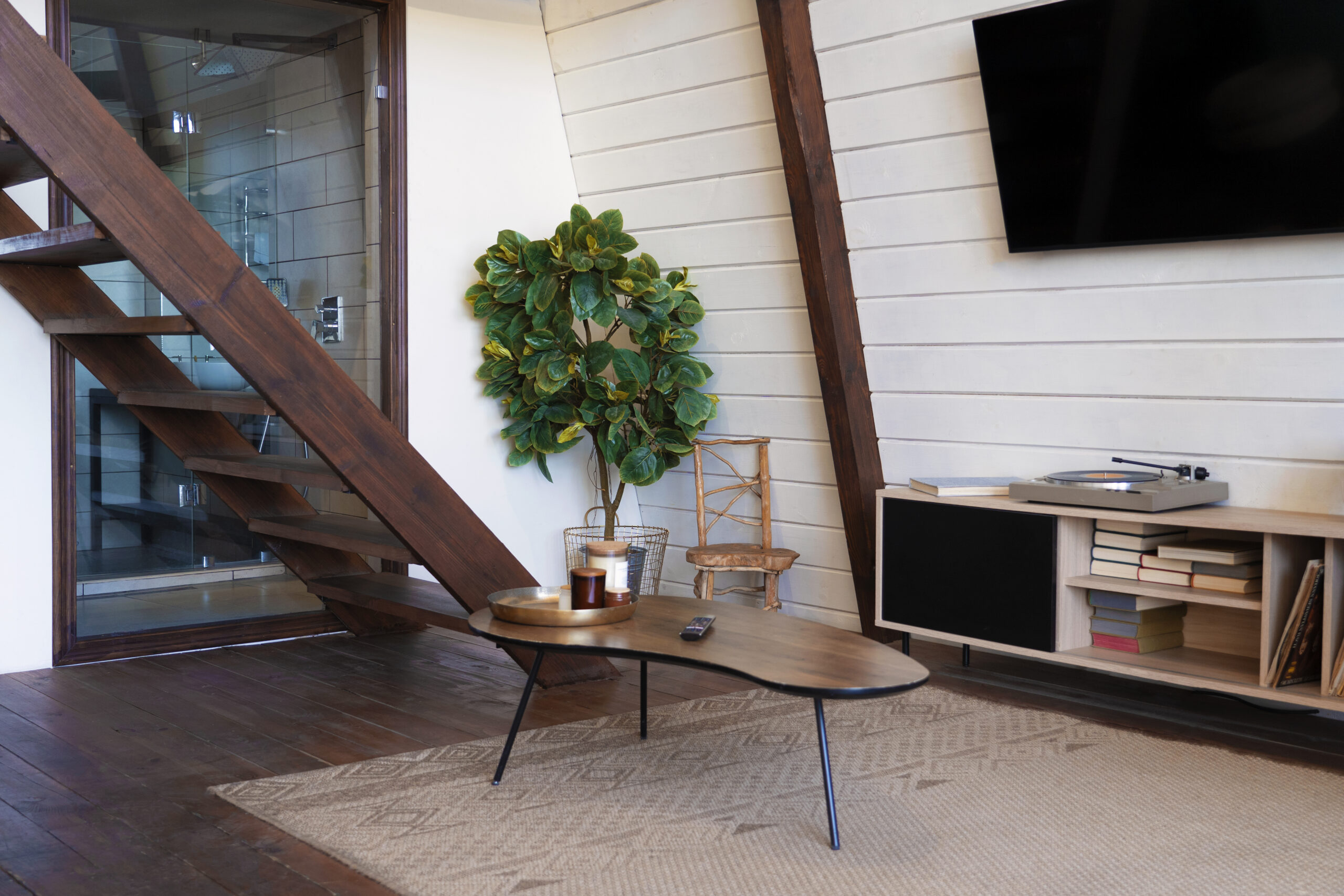 Loft moderne avec de grands espaces ouverts