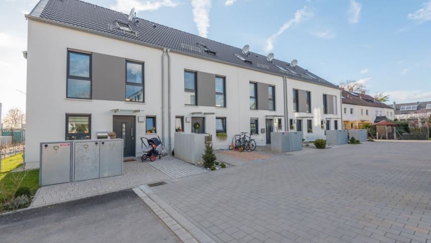 Maisons mitoyennes dans un quartier pavillonnaire récent